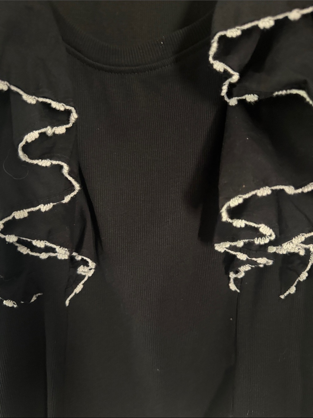 By Anthropologie Oversized Ruffles Ribbed Top Black White Ric Rac Trim Size L - Picture 7 of 7